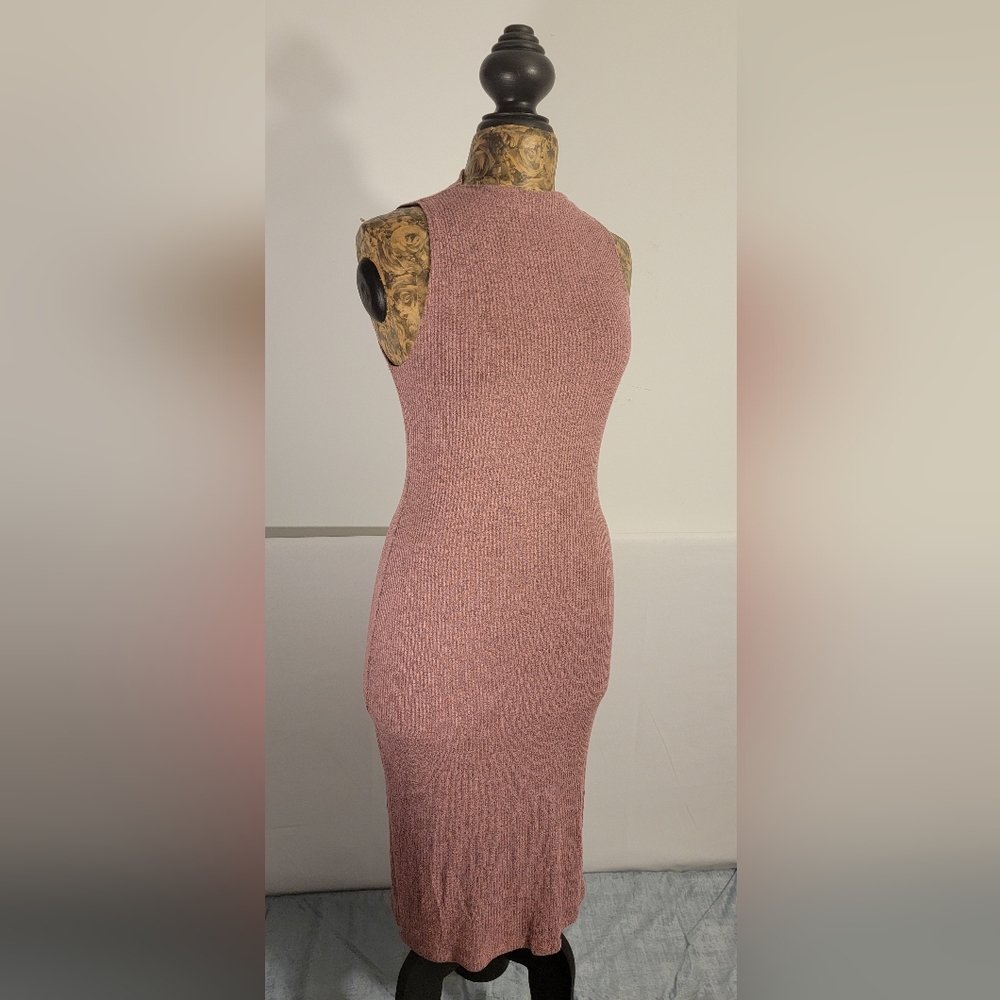 Elegant Pink Sleeveless Knit Dress